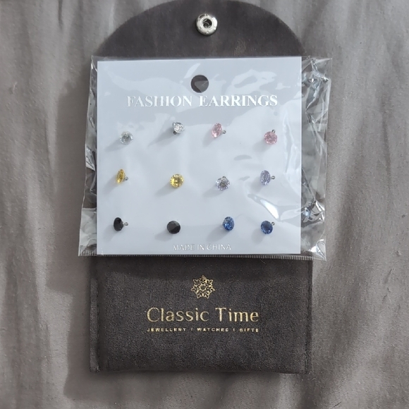 Elegant Classic Earrings Set - Picture 1 of 3